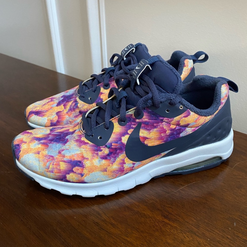 Nike Air Motion Low Trainers